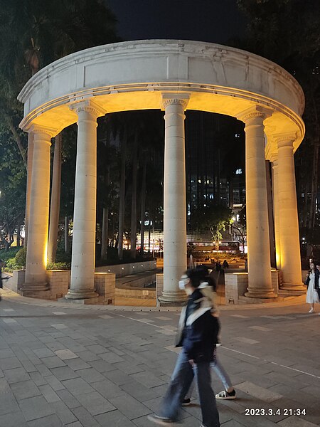 File:HK 尖沙咀東 TST East 麼地廣場 Mody Square 市政局百週年紀念花園 Urban Council Centenary Garden Roman pillar stone gate night March 2023 Px3 02.jpg