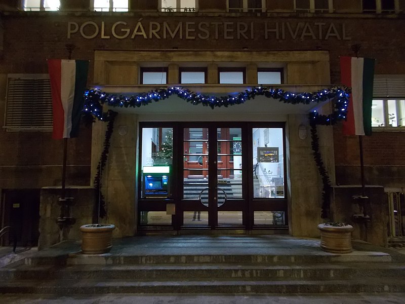 File:Hegyvidék Town Hall entrance by night, 2016 Budapest.jpg