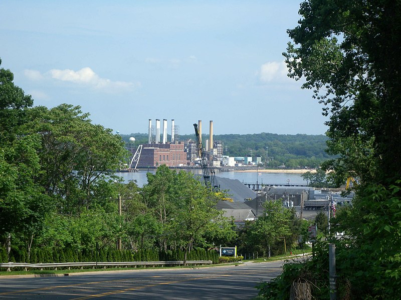 File:Hempstead Harbor fr West Shore Rd hill jeh.jpg