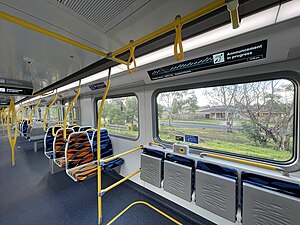 Trem do metrô de alta capacidade interior.jpg