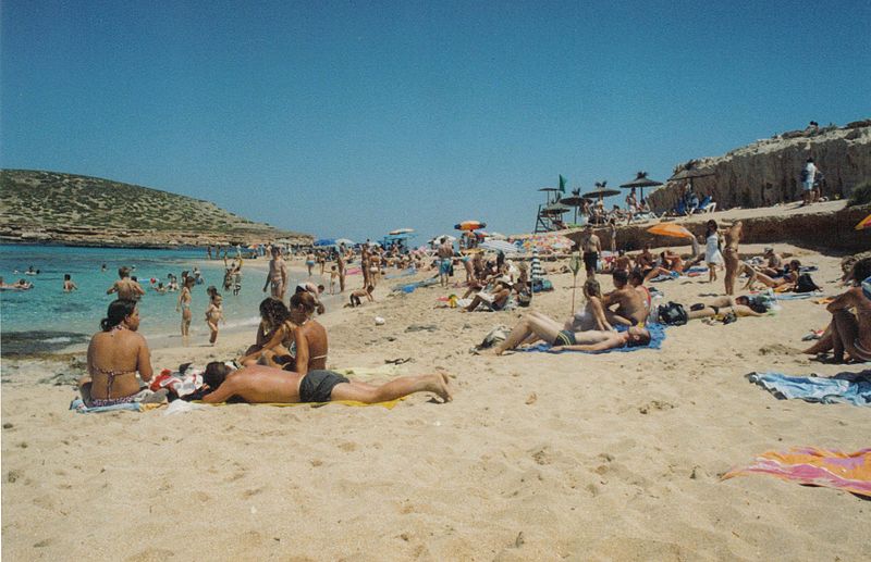 File:Ibiza Moli beach life (747230928).jpg