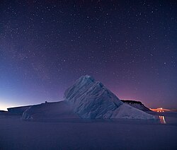 Iceberg près de la Base militaire de Thulé