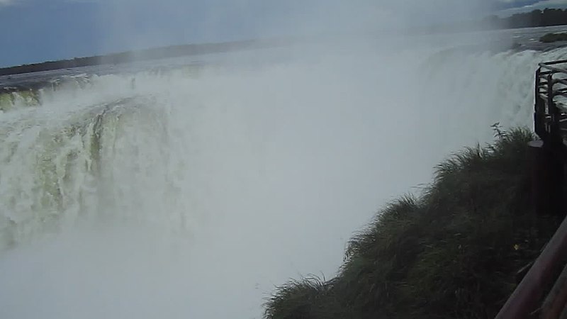 File:Iguazu Falls, Garganta del Diablo (15744588960).jpg