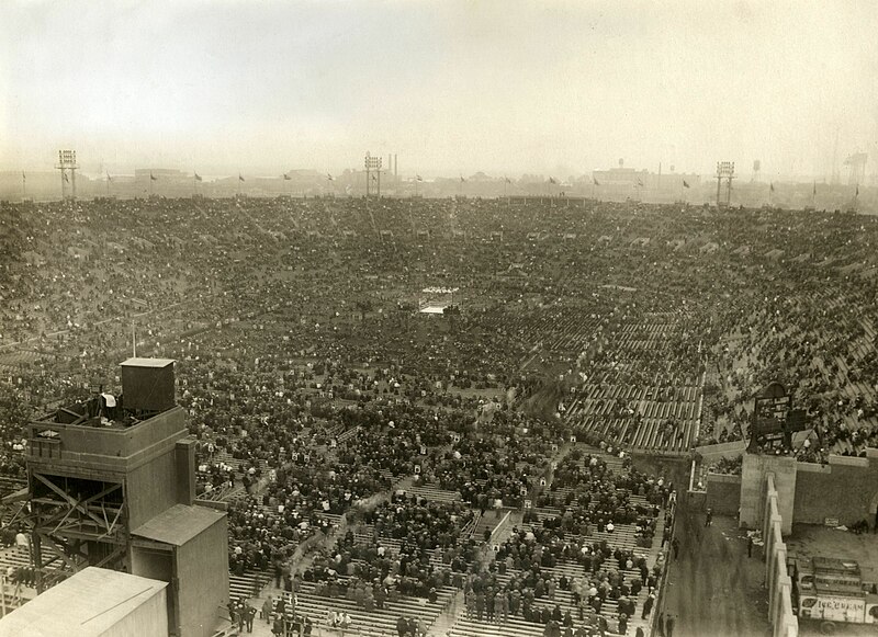 File:In 1926 bokst Jack Dempsey in het Soldiers Field stadium in Chicago een wedstrijd tegen Gene, SFA005001404.jpg