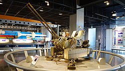 浜松基地広報館にて展示されている、Rh202の連装対空砲型。