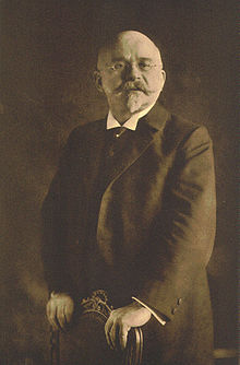 Julius Scharlach 220px-Julius_Scharlach_1905