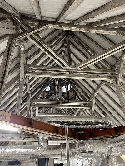 Kepler-Gymnasium Tübingen Dachkonstruktion.jpg