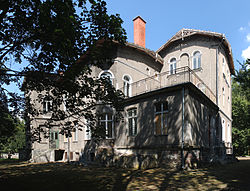 Historisches Herrenhaus in Klewki