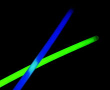Green and blue glow sticks Knicklichter.jpg