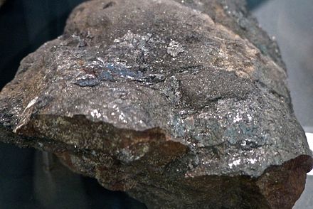 Iron stone. Красный Железняк(руда гематит fe2o3). Угольная руда. Железо камень. Чугунный камень.