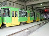 車庫内に留置されていた115N（後方）（2006年撮影）