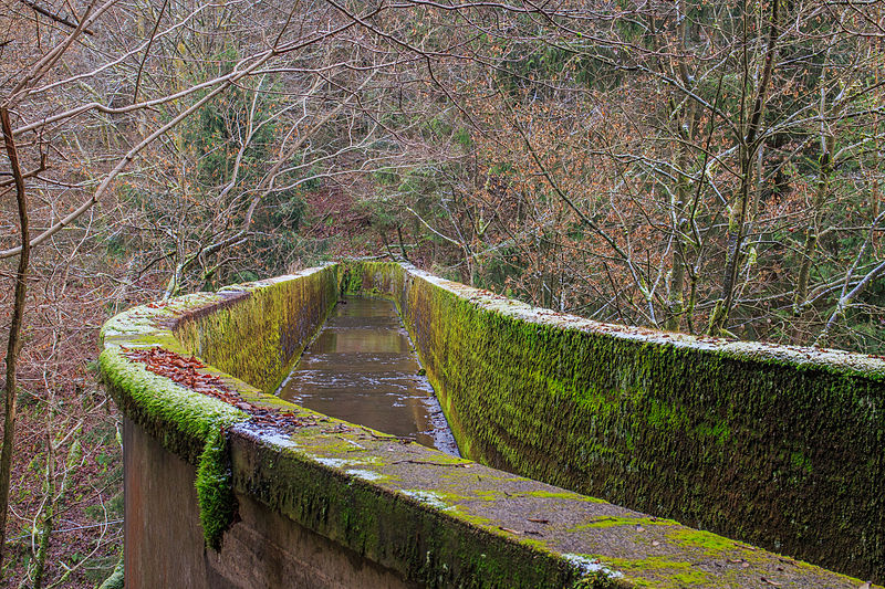 File:Krenkeltal Rothaarsteig in Sauerland, Aquedukt 02.jpg