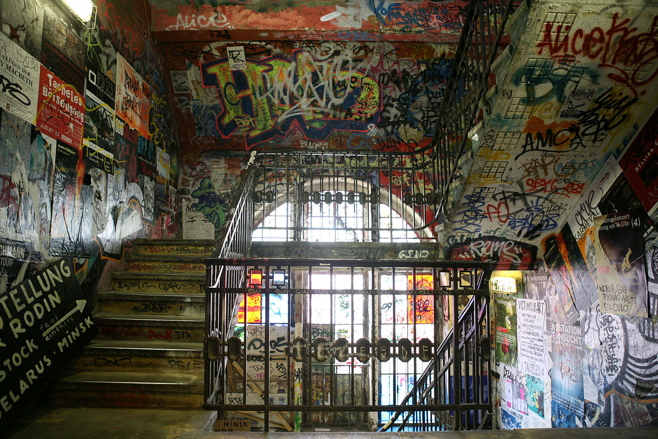 1280px-Kunsthaus_Tacheles_stairway_with_Graffiti.JPG