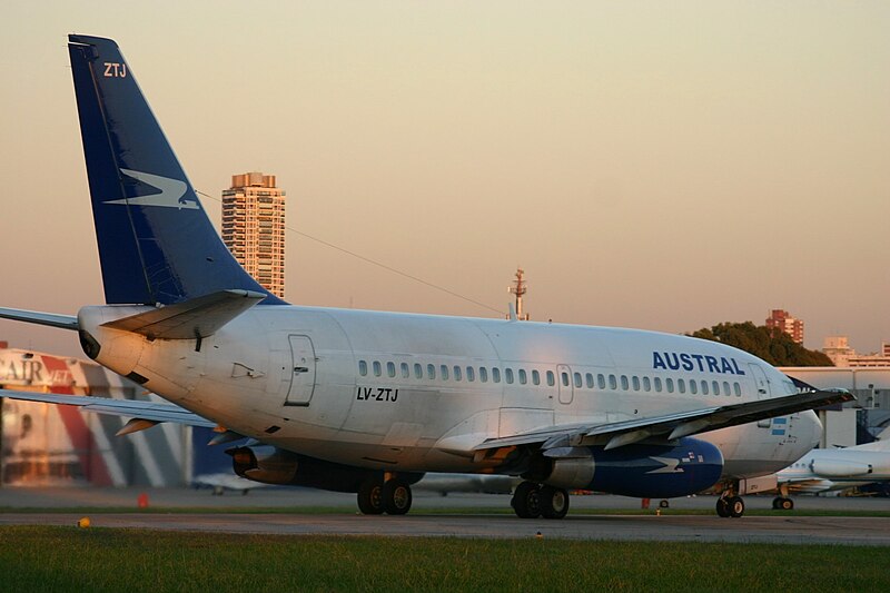 File:LV-ZTJ Boeing 737 Austral (7374492048).jpg