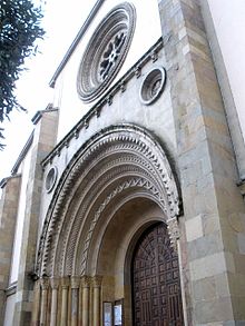 La Felguera (Langreo) - Chiesa di San Pedro 06.jpg