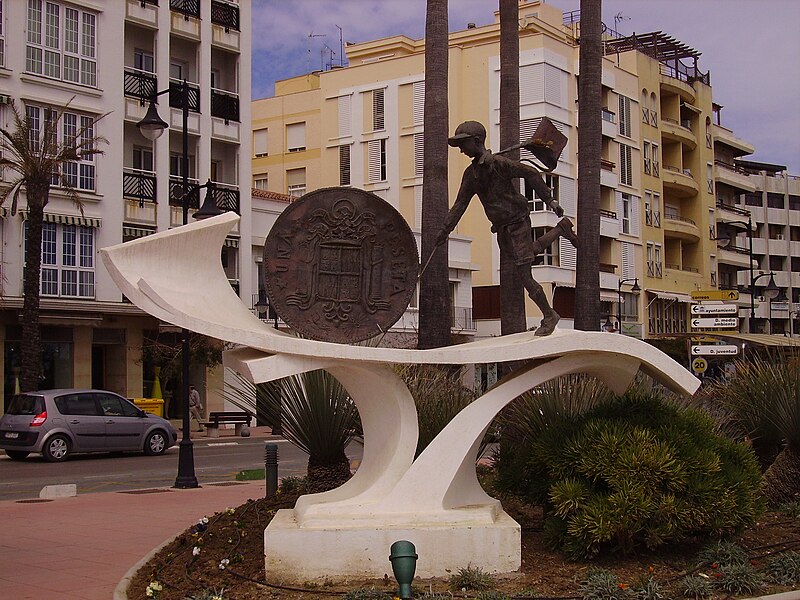 File:La Peseta, sculpture in Estepona, Spain.jpg