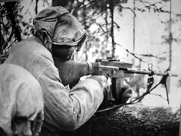 Finnish soldier equipped with Lahti-Saloranta M-26 during the Winter War.