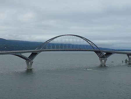 ไฟล์:Lakechamplainbridge.jpeg