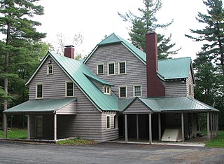<span class="mw-page-title-main">Larom-Welles Cottage</span> Historic house in New York, United States