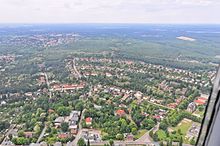 Luftbild der Stadt, im Vordergrund Lauchhammer-Ost, oben links Lauchhammer-Mitte, oben rechts Kleinleipisch