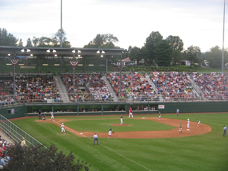 File:Little League Volunteer Stadium game.jpg