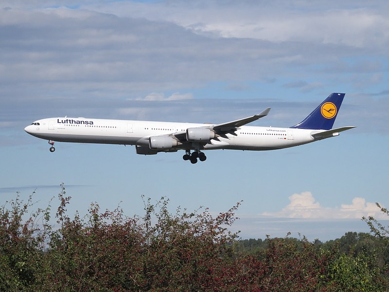 File:Lufthansa A340-600 D-AIHU 2019-10-01 Munich Airport p02.jpg