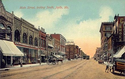 Main Street, below 5th Street, circa 1910