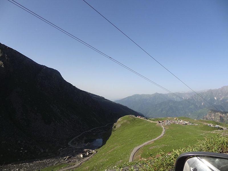 File:Manali on the way.jpg