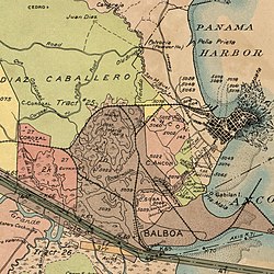 Detalle del mapa elaborado por la Comisión del Canal Ístmico de Estados Unidos en 1911, donde se muestra el río Curundú u Hondo (al centro), y se aprecia el estuario pantanoso que desaparecería años después con el proyecto de relleno y canalización del río.