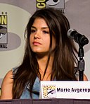 Marie Avgeropoulos: Âge & Anniversaire