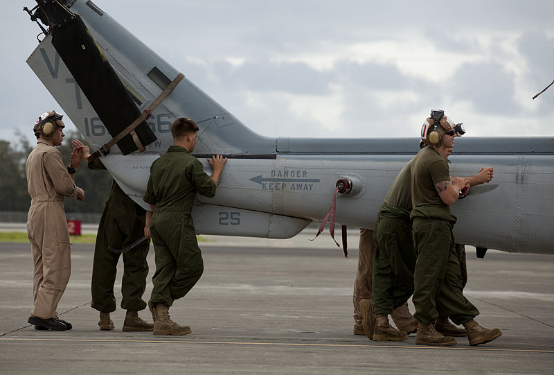 File:Marines Load Heavy Aircraft in Support of ITX 130709-M-SD704-198.jpg