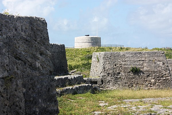 The effect of thirty years of evolution on the design of coastal fortifications, between the 1790s and 1822, can be discerned between Ferry Island For