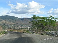 Gezicht over een deel van de stad vanaf de hoofdweg van Matagalpa naar Jinotega tijdens het droge seizoen