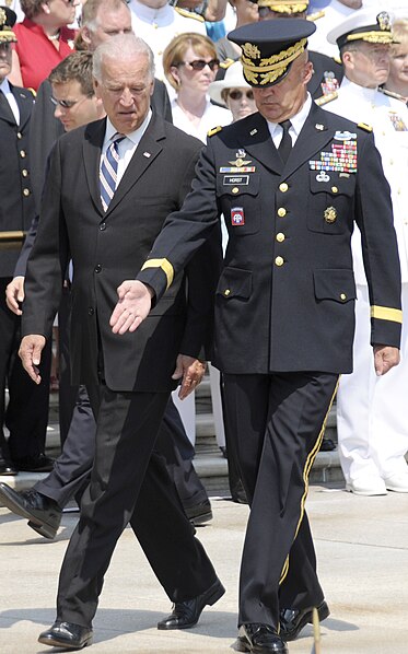 File:Memorial Day 2010 at Arlington National Cemetery wreath laying ceremony lead by Vice President Joseph Biden at the Tomb of the Unknowns and remarks at the Arlington National Cemetery Amphitheater on May 31, 2010 - 33.jpg