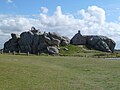 Les rochers de Meneham et le poste de garde.