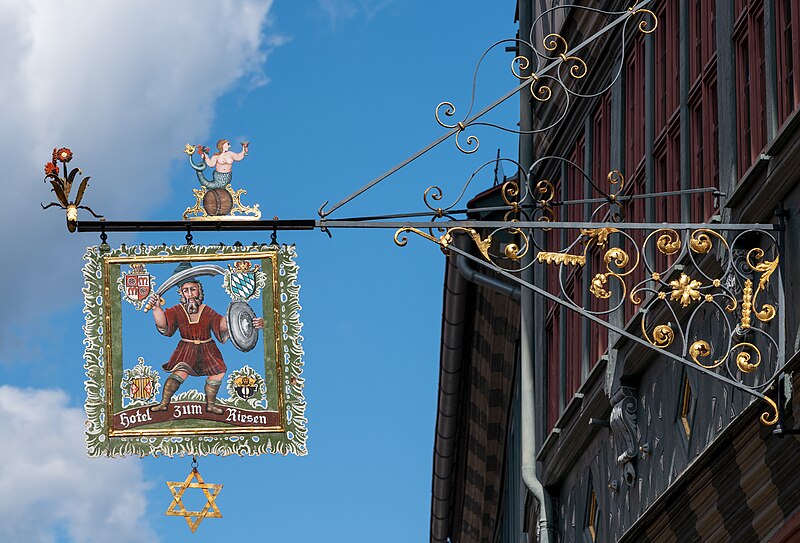 File:Miltenberg - Altstadt - Hauptstraße 99 (Gasthaus Zum Riesen) - Wirtshausschild.jpg