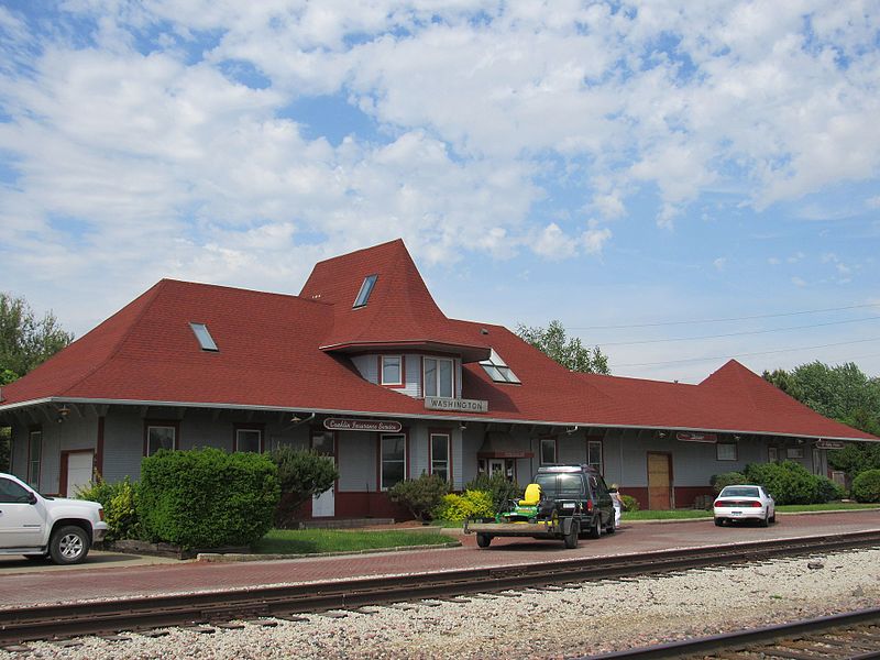 File:Milwaukee Depot - Washington, Iowa.jpg