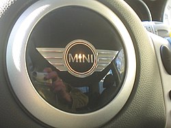 Mini logo op stuur.jpg