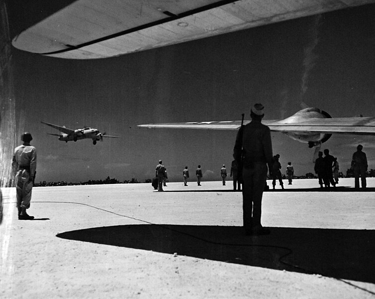 File:Mitsubishi G4M “Betty” landing at Ie Shima.jpg