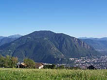 Il Colle e il Virgolo visti dalla strada per San Genesio