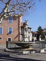 Monument aux morts (commémore : 14-18, 39-45)