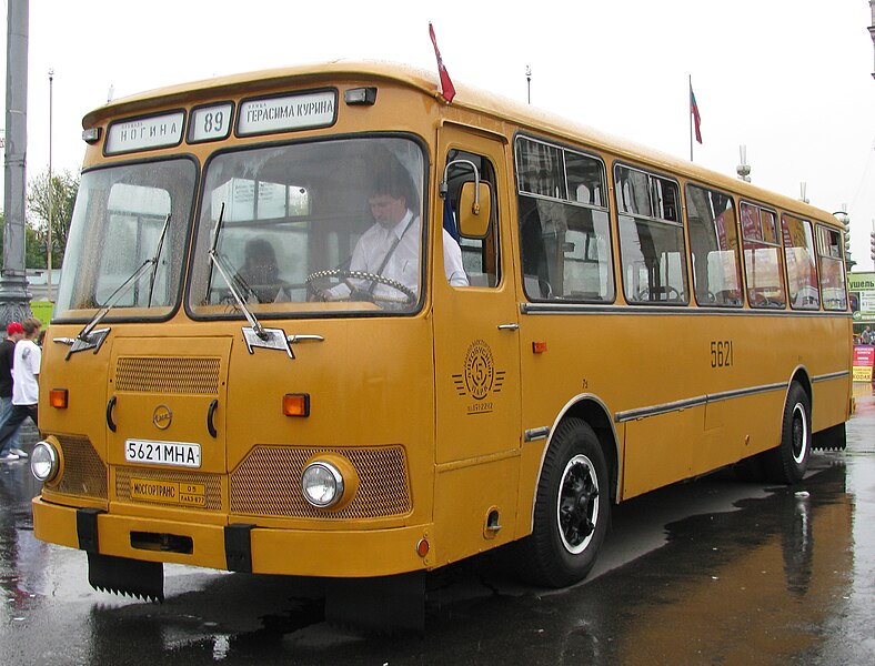 File:Moscow museum bus 5621 2009-09 LiAZ-677M.jpg