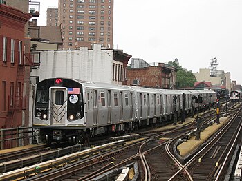 English: R160 M train is about to enter Hewes ...