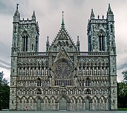Was Nidaros Cathedral built from stone extracted in a large