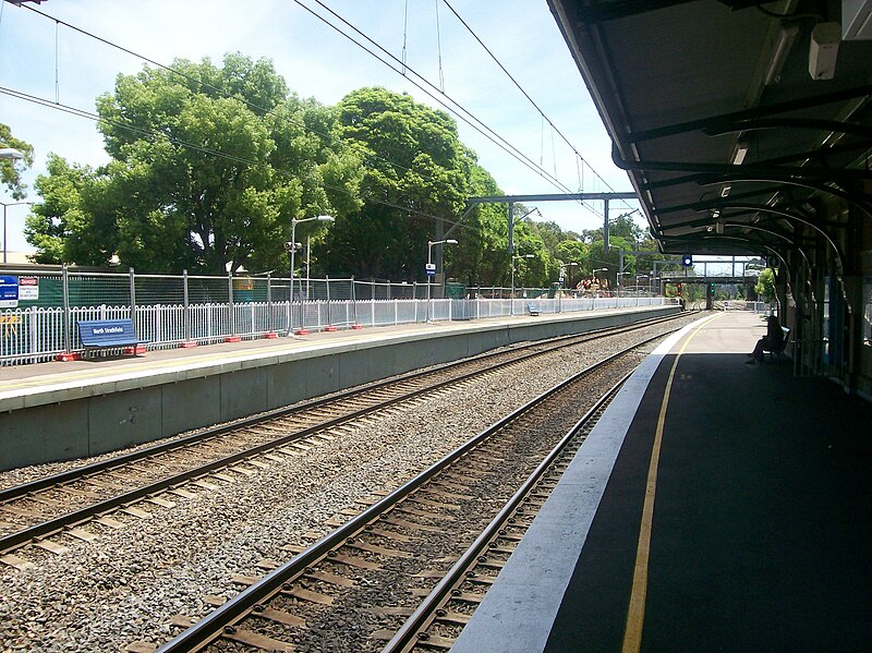 File:North Strathfield railway station middle of platforms 2 & 3.jpg