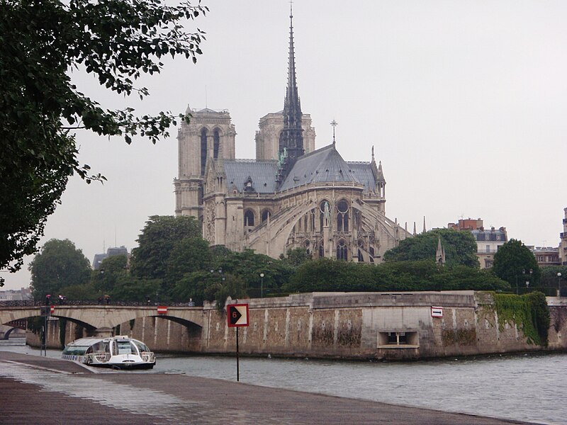 File:Notre-Dame de Paris, 29 April 2011 001.jpg
