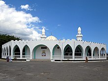 A mosque in the Comoros Nouvelle Mosquee du Vendredi (10861894275).jpg