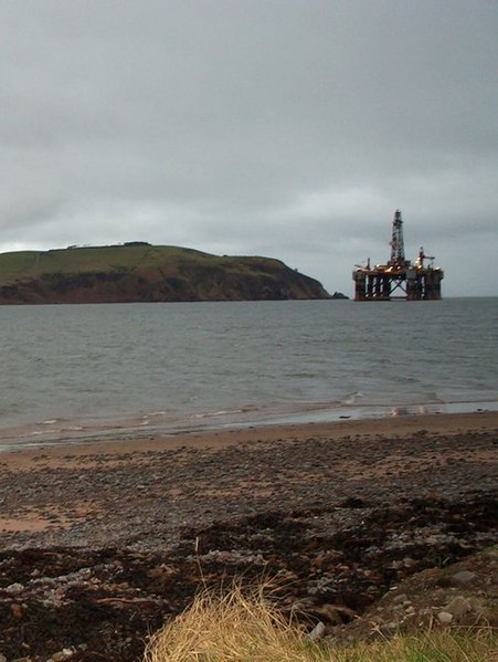 File:Oil Rig in Cromarty Firth - geograph.org.uk - 195433.jpg
