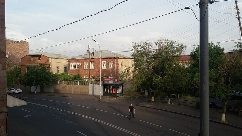 File:Orbeli street, Yerevan 04.jpg