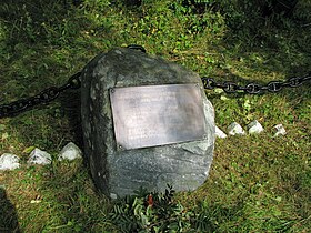 Памятный камень красноармейцам в Осмуссааре, 2009 год